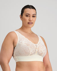 Midnight Express Wire Free Bra in EGRET. Feature shot
