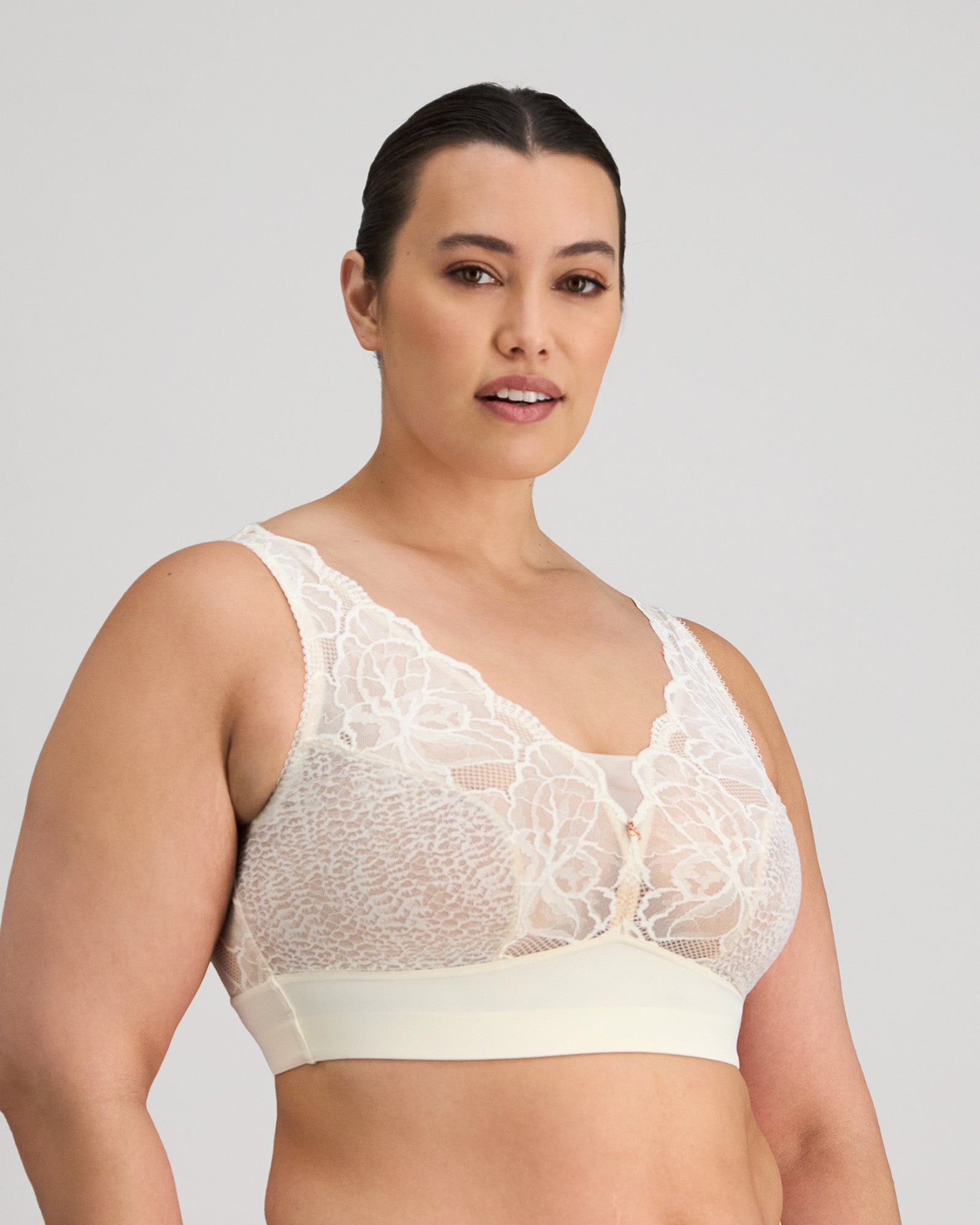 Midnight Express Wire Free Bra in EGRET. Feature shot