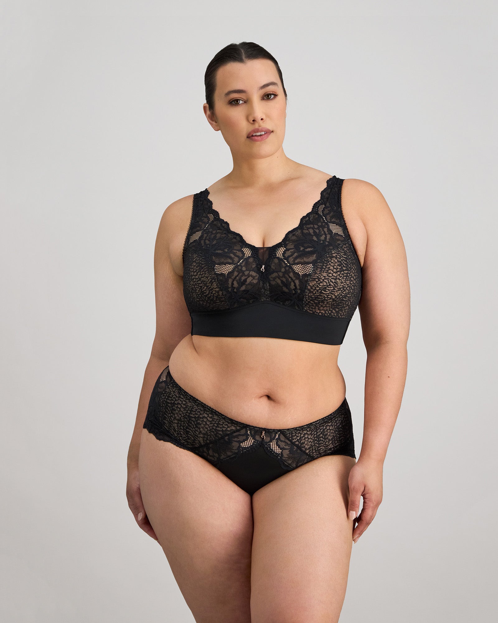 Midnight Express Wire Free Bra in BLACK. Feature shot