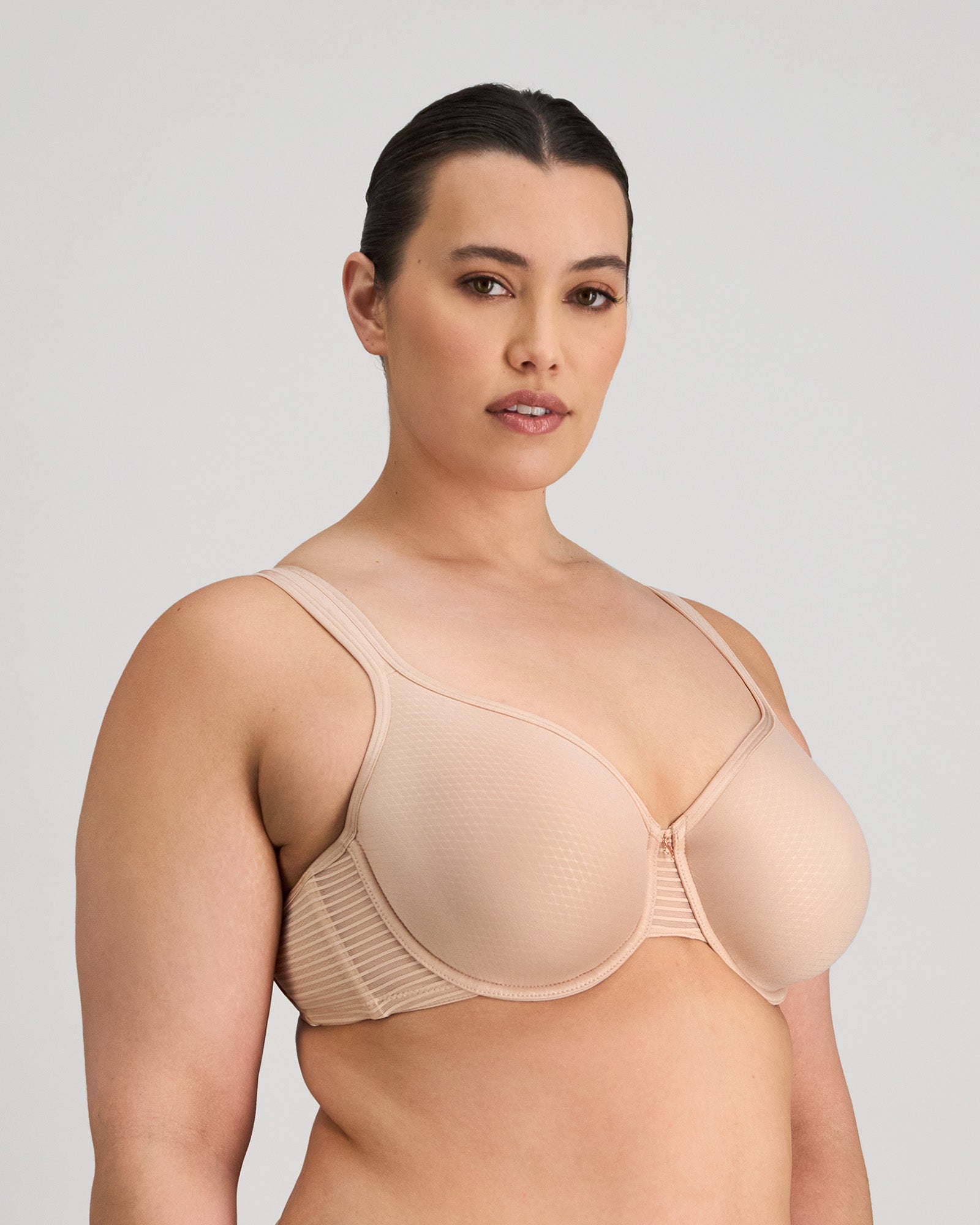 Model wears Perfect Lines Contour Bra in LATTE. On body side view