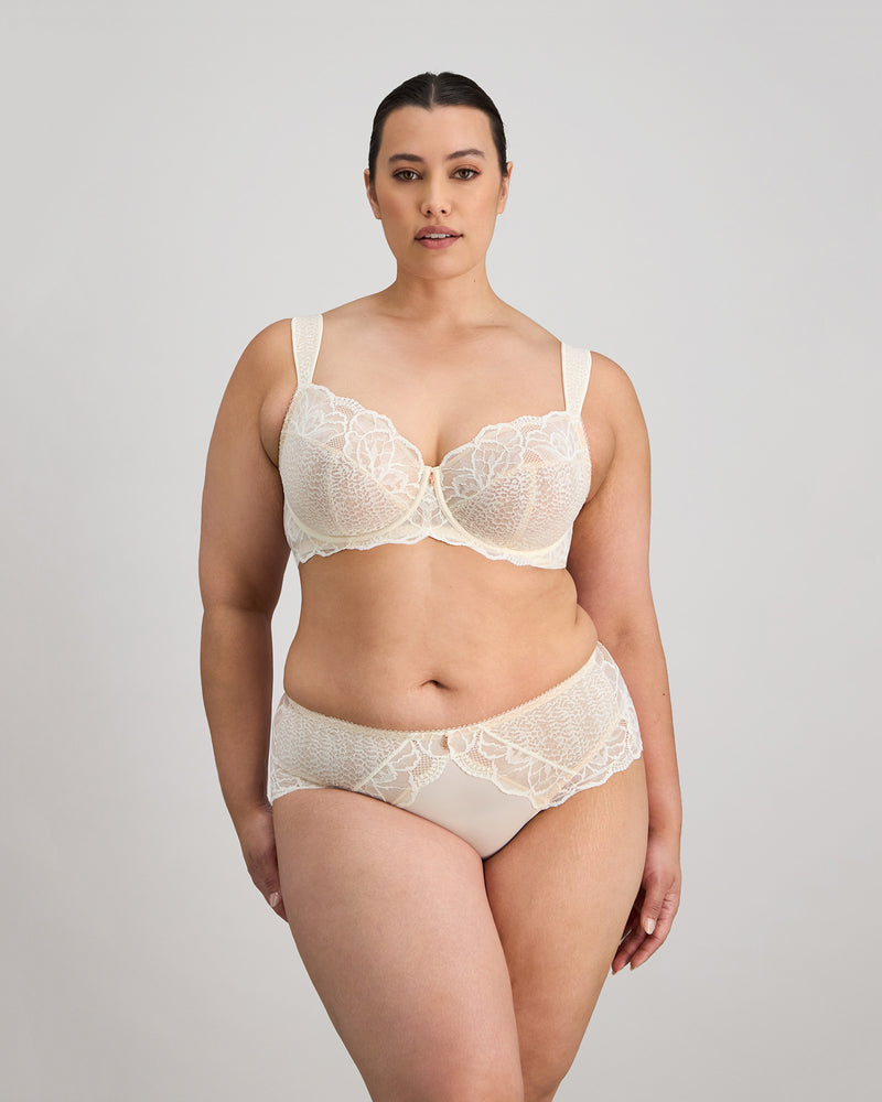 Midnight Express Underwire Bra in EGRET. Feature shot