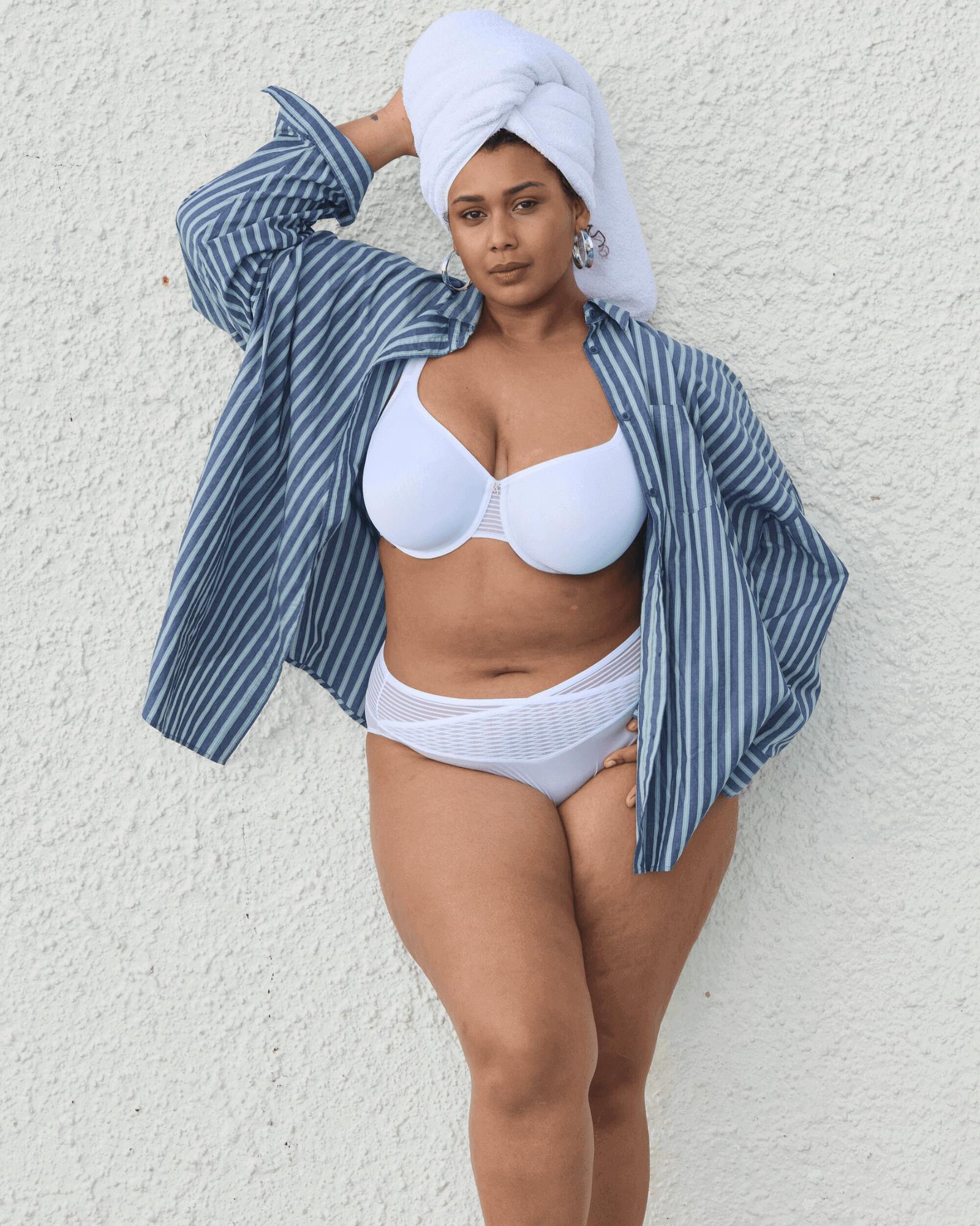 Perfect Lines Contour Bra in WHITE. Feature shot