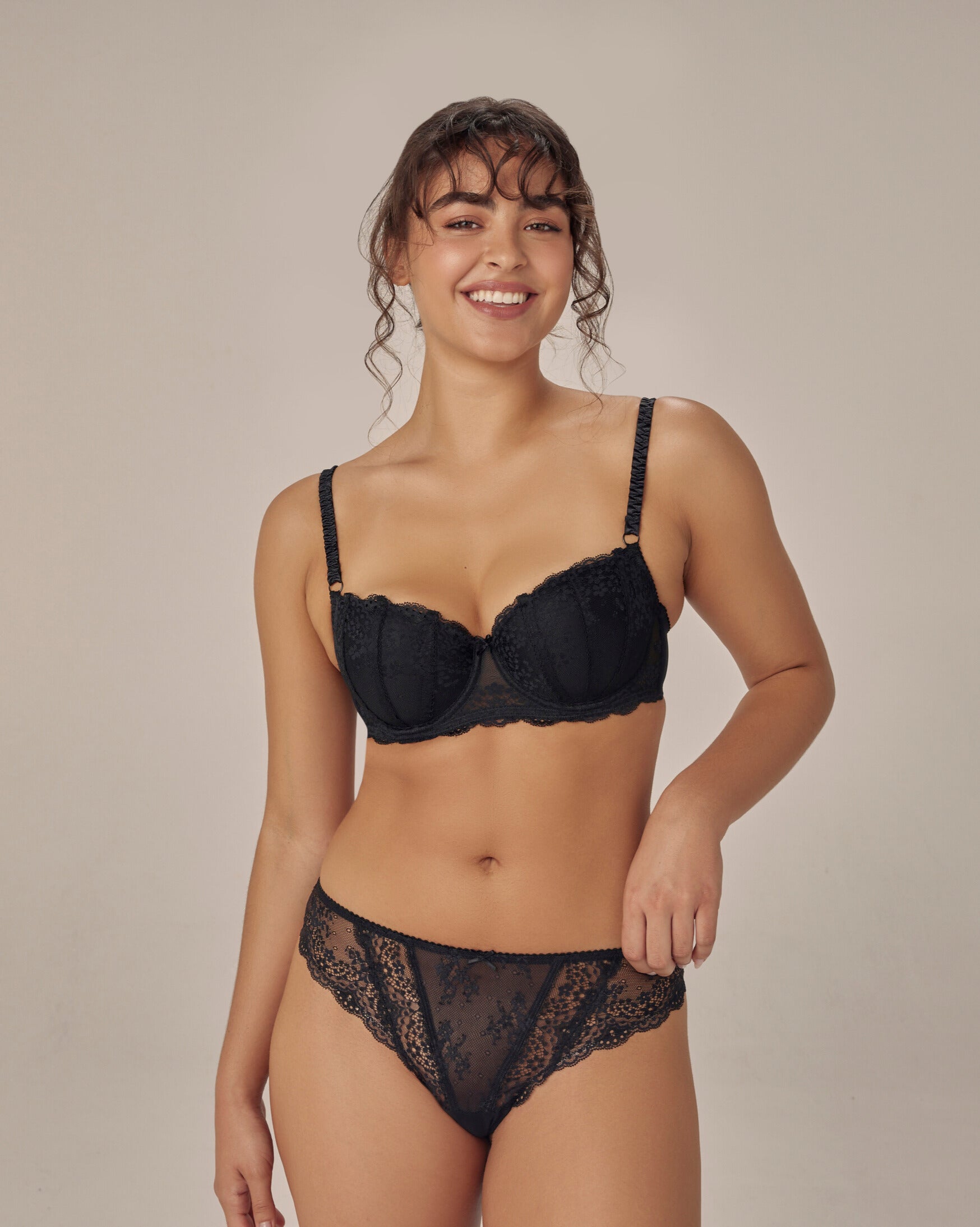 Sofia Contour Bra in BLACK. Feature shot