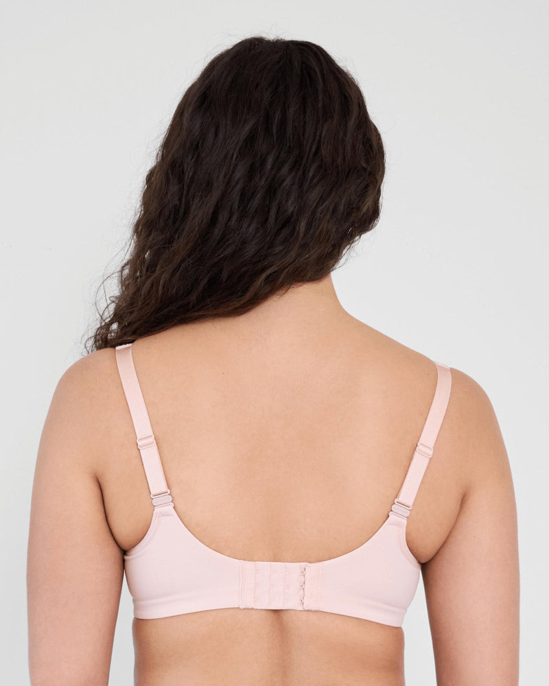 Model wears Power Underwire Bra in LATTE. On body back view