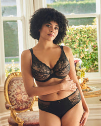 Intrigue Contour Bra in BLACK. Feature shot