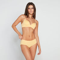 Model wears Simply Seamless Contour Bra in DAFFODIL MARL. On body front view