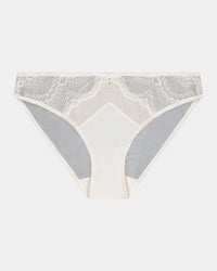 Una Elegance Bikini in SUGAR. Flat lay front view