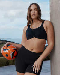 Power Underwire Bra in BLACK. Feature shot