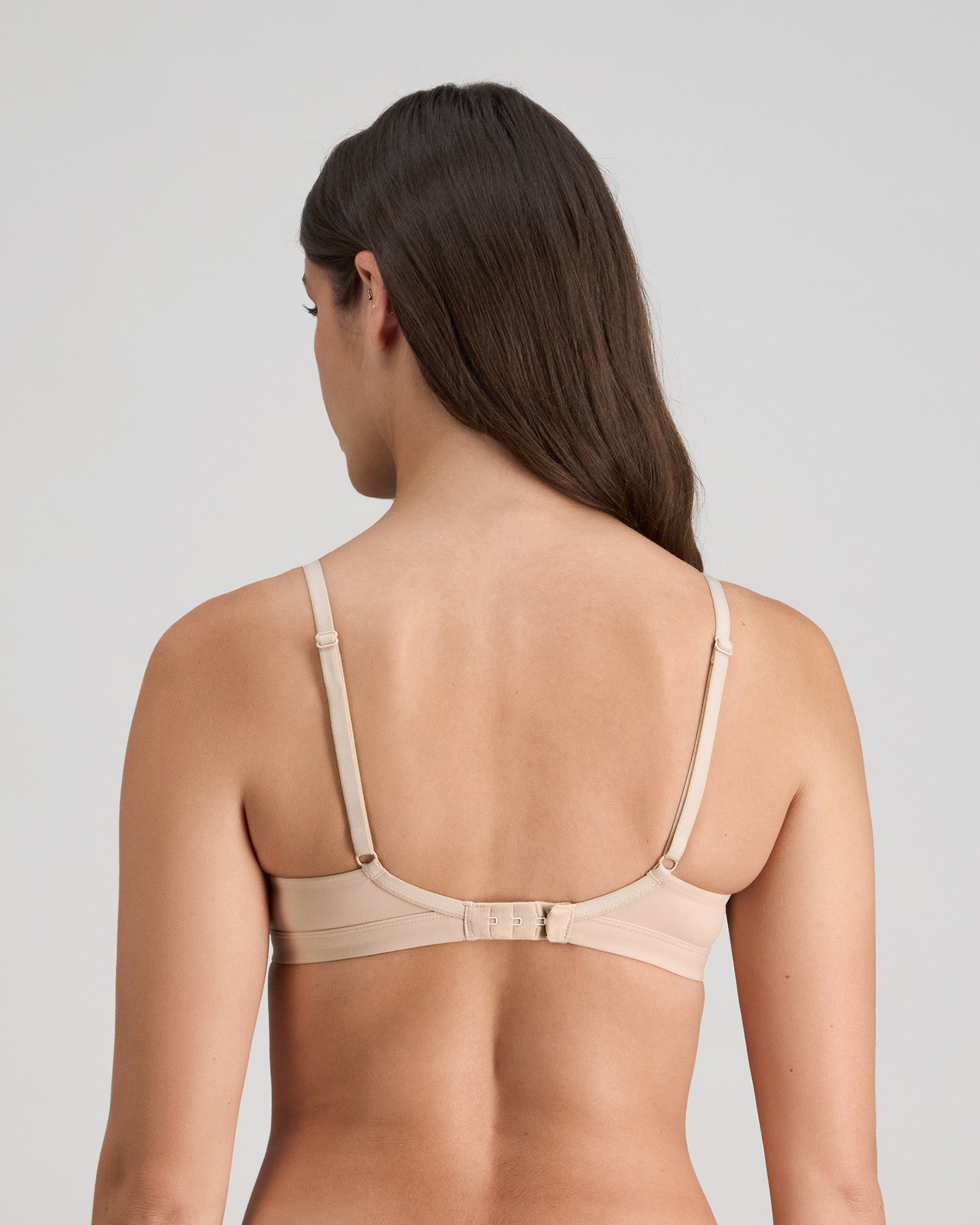 Model wears Extra-Ordinary Contour Bra in LATTE. On body back view