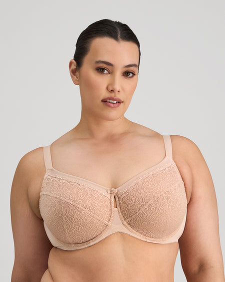 Model wears Graceful Lace Underwire Bra in LATTE. On body front view