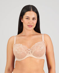 Model wears Farah Underwire Bra in LATTE. On body front view
