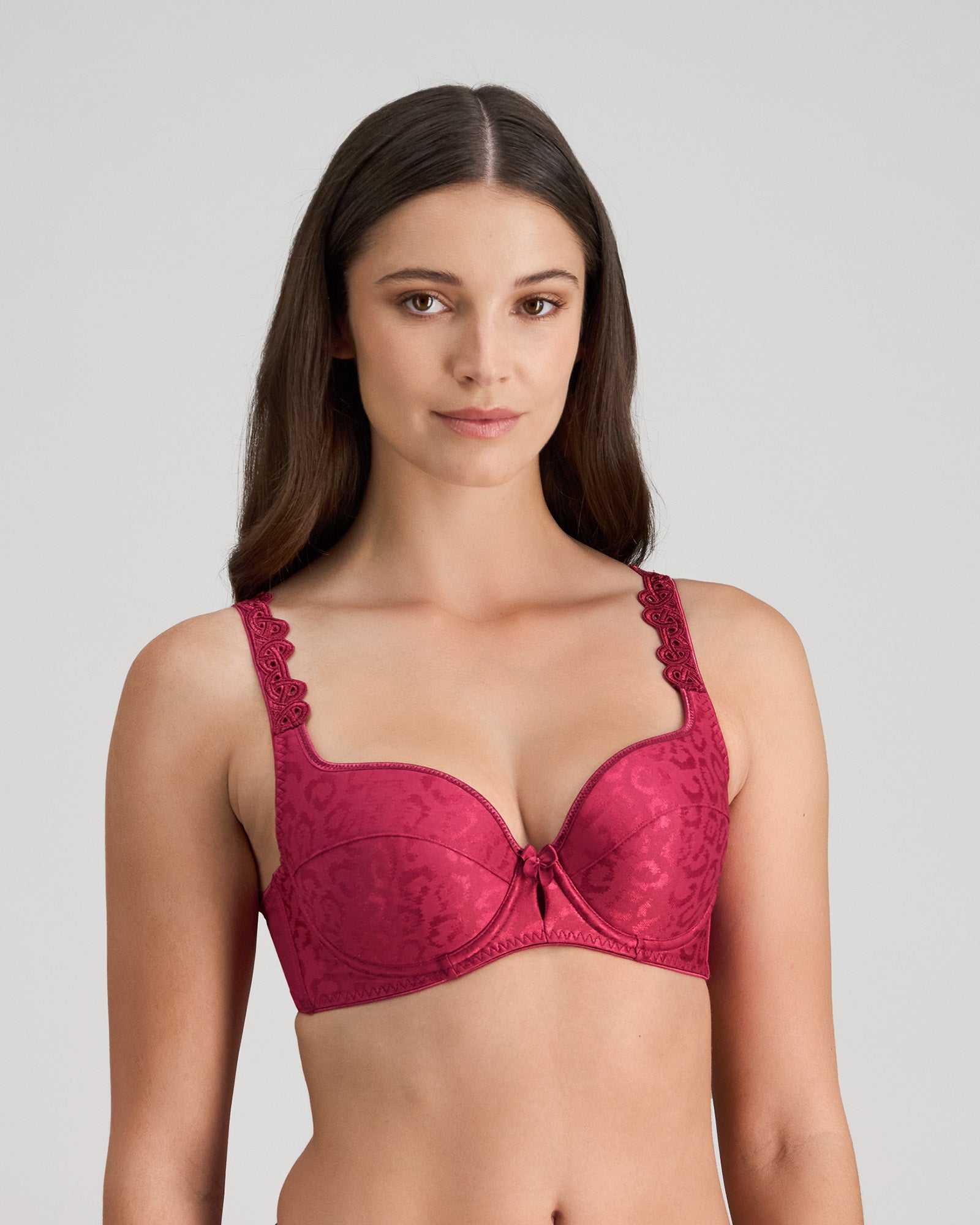 Model wears Damask Contour Bra in BEAUJOLAIS. On body side view