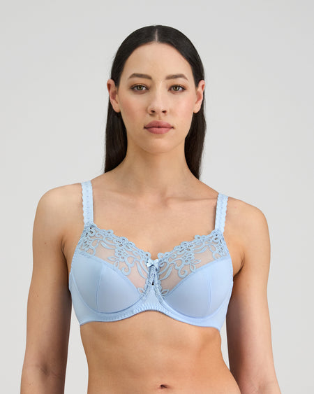 Model wears Coral Underwire Bra in SKYWAY. On body front view