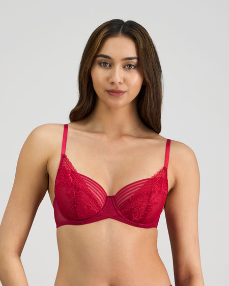Model wears Lucille Underwire Bra in JAZZY. On body front view