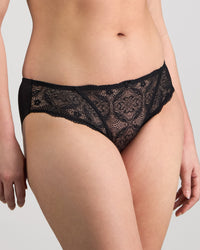 Model wears Juniper Bikini in BLACK. On body side view