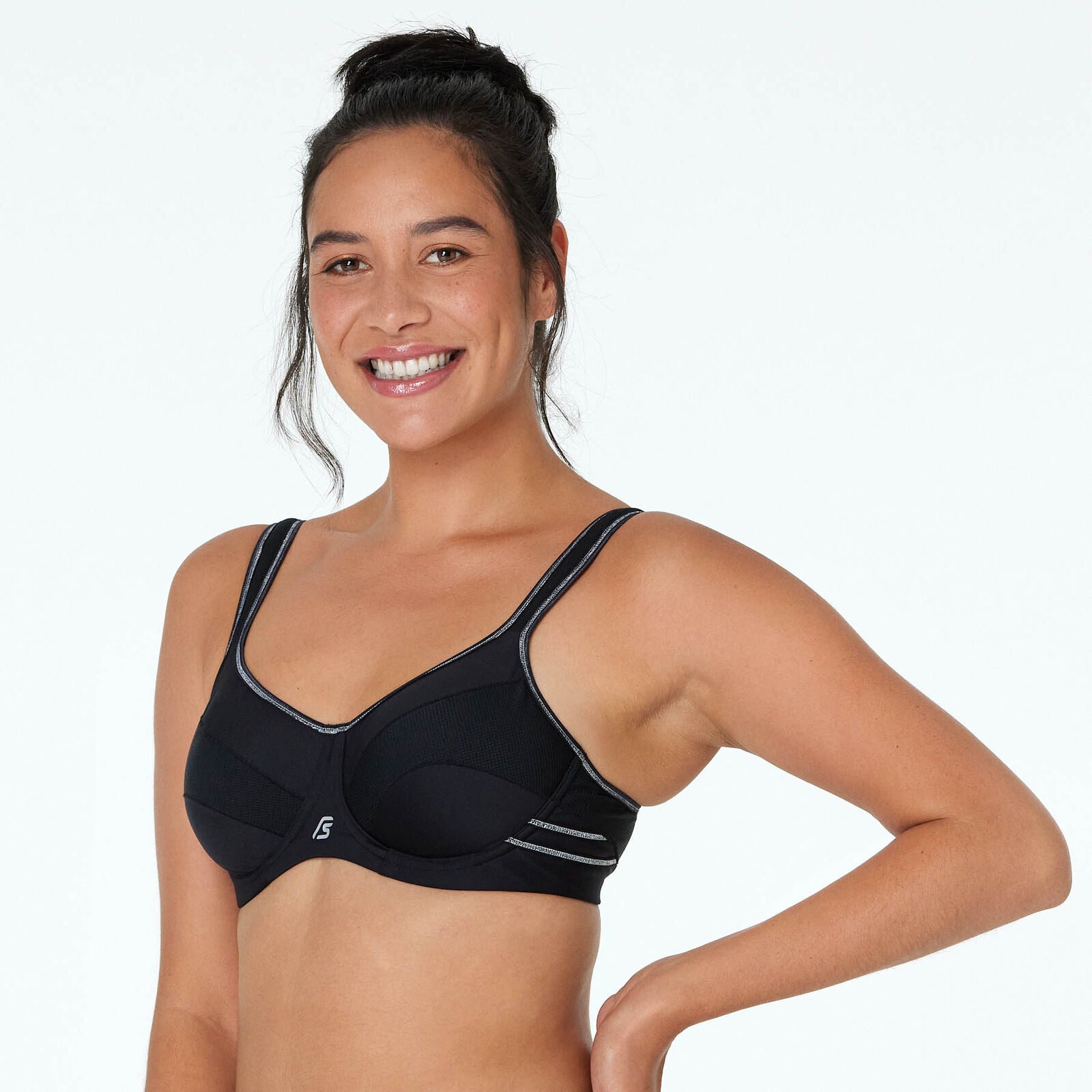 Model wears Active Underwire Bra in BLACK. On body side view