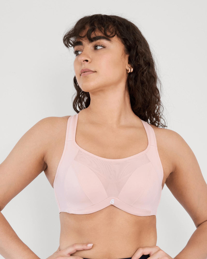 Model wears Power Underwire Bra in LATTE. On body side view