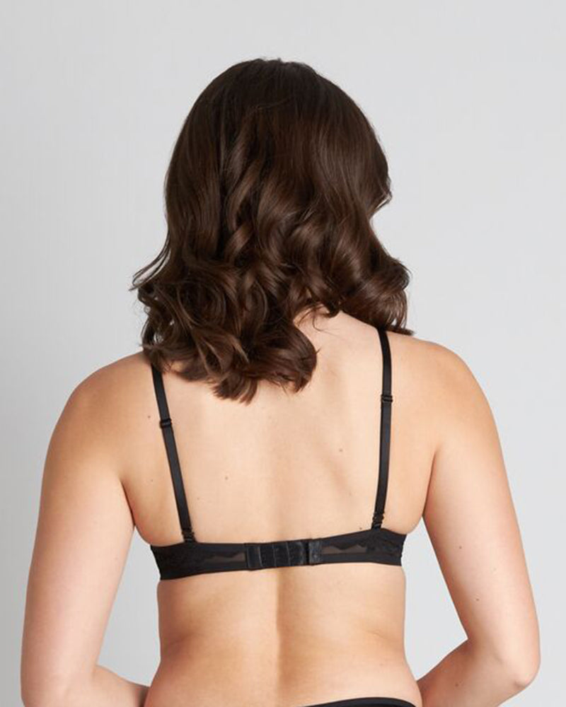 Model wears Chloe Underwire Bra in BLACK. On body back view