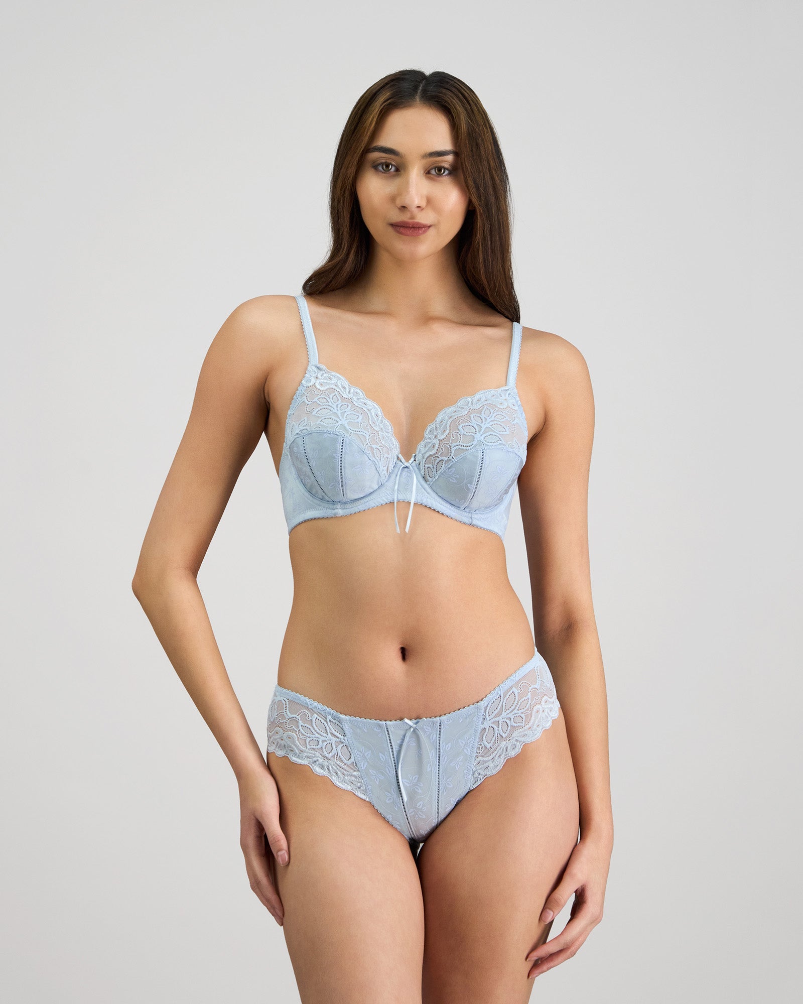 Yvette Underwire Bra in SKYWAY. Feature shot