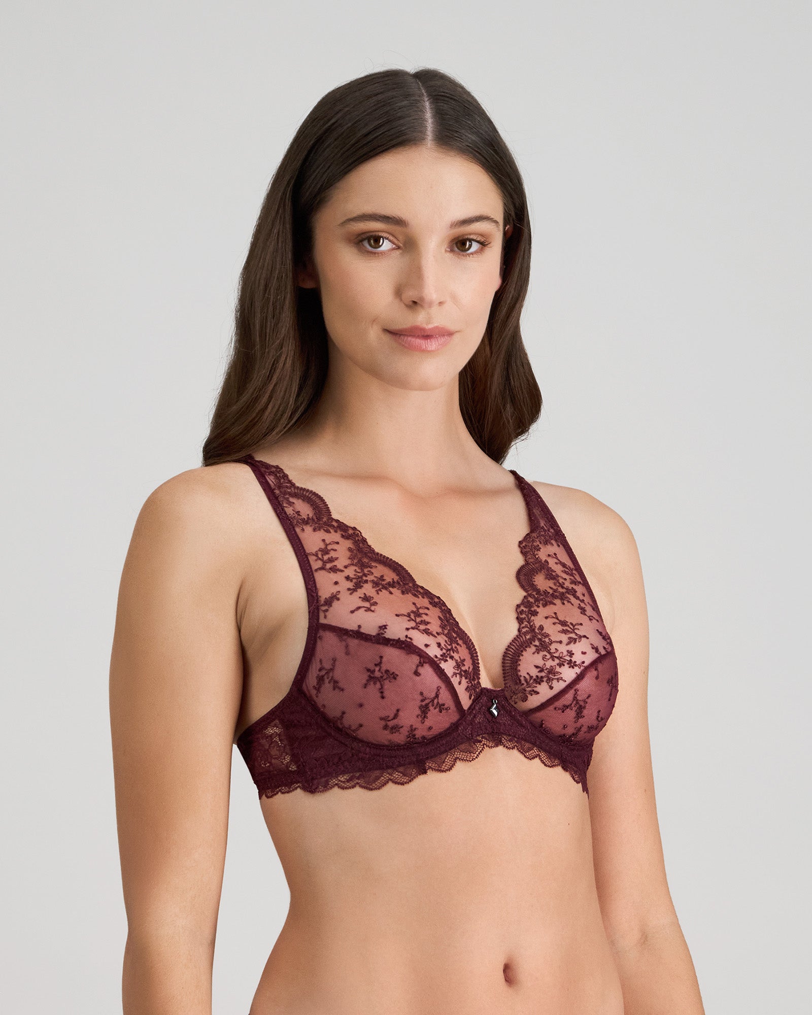 Model wears Etienne Underwire Bra in FIG. On body side view
