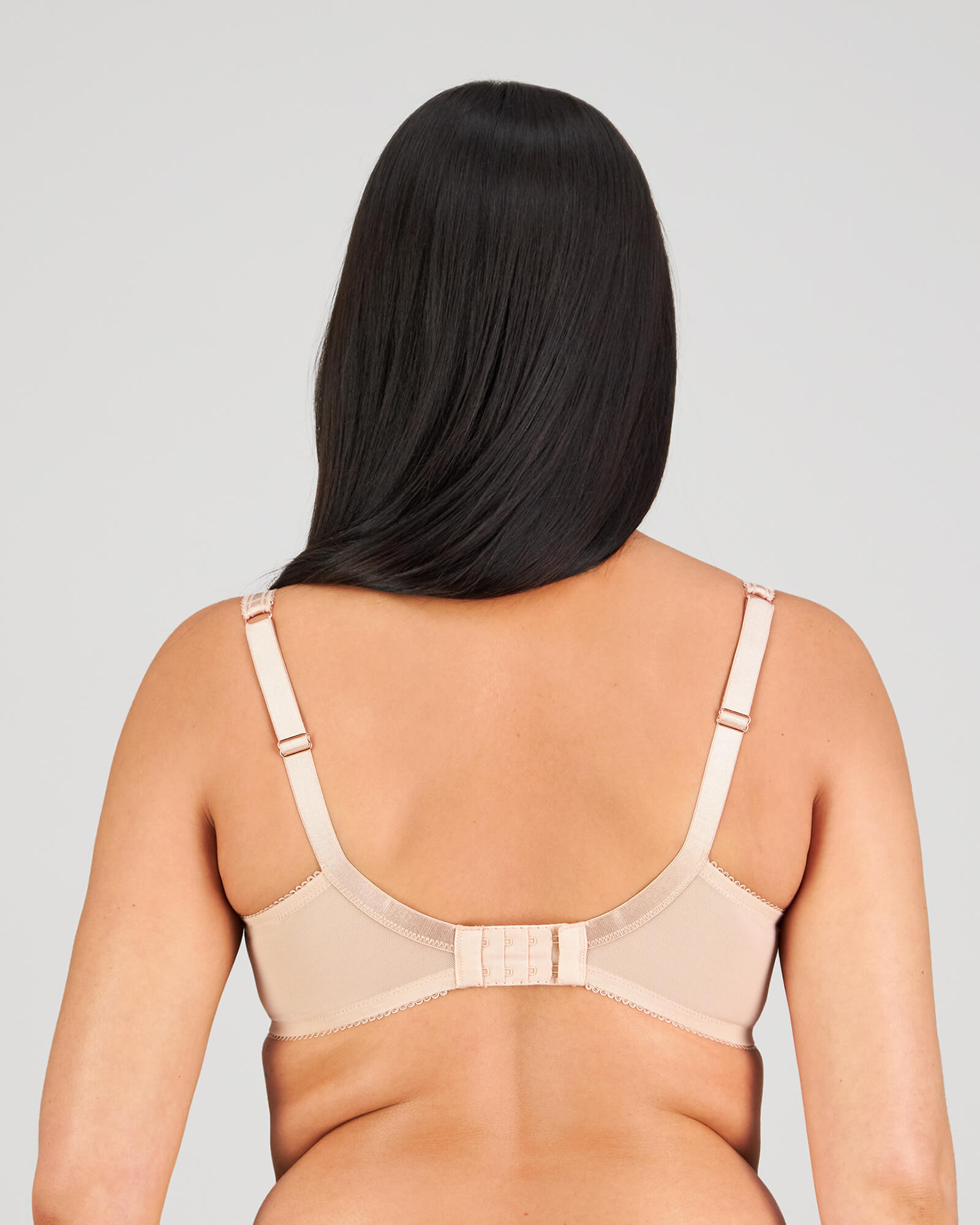 Model wears Farah Underwire Bra in LATTE. On body back view