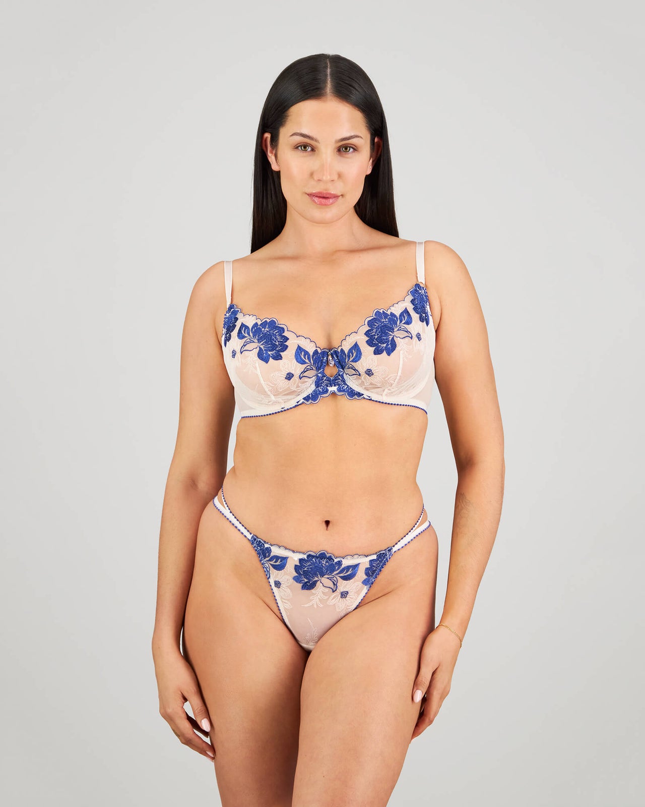 Everleigh Underwire Bra in SURF THE WEB/BLUSH. Flat lay back view