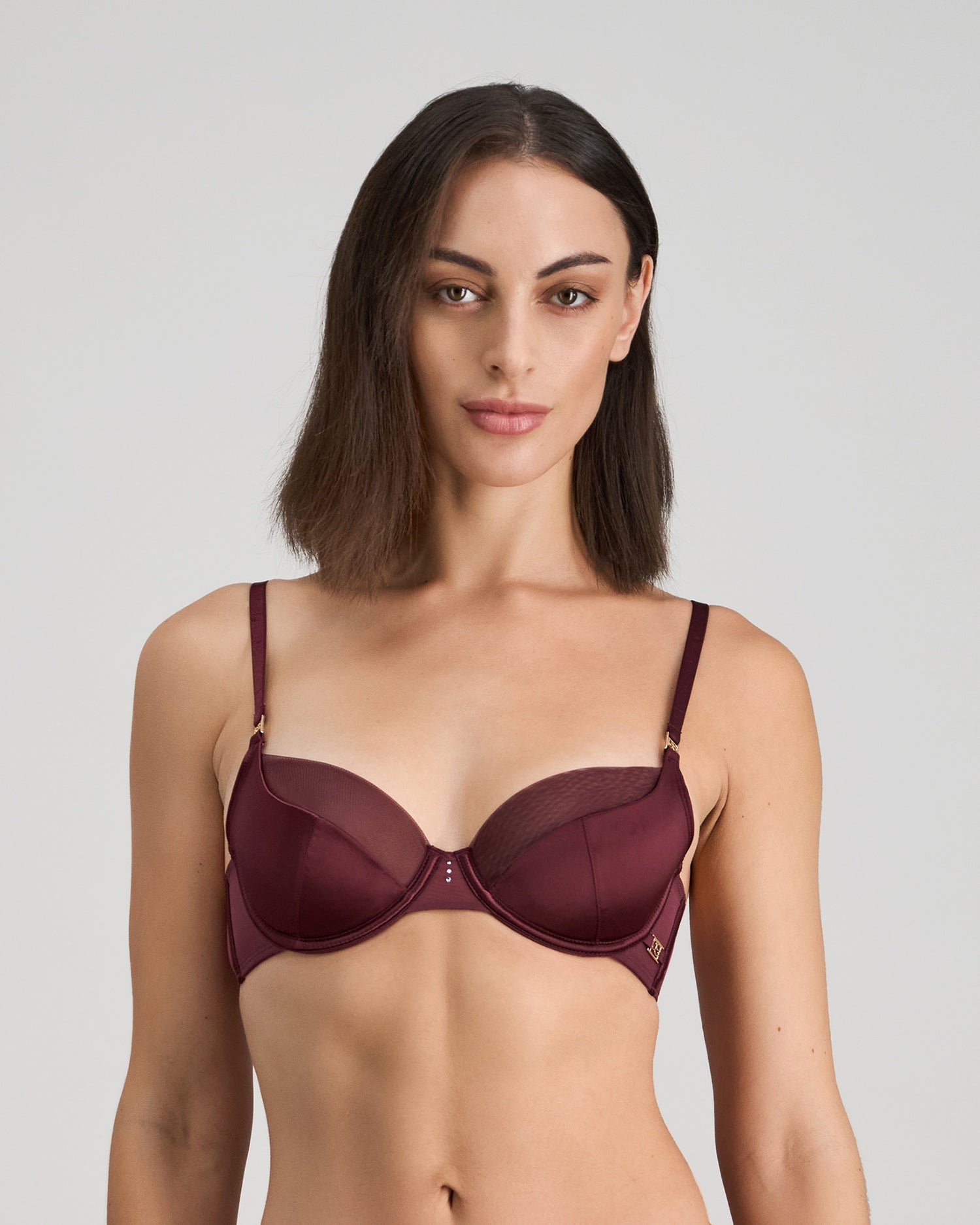 Model wears Sheer Impact Contour Bra in FIG. On body front view