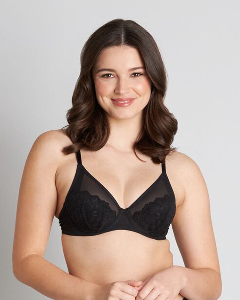 Model wears Chloe Underwire Bra in BLACK. On body front view
