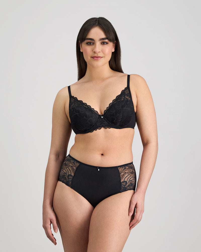 Embrace Contour Bra in BLACK. Feature shot