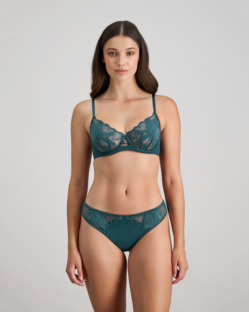 Margot Estelle Thong in MEDITERRANEA. Feature shot