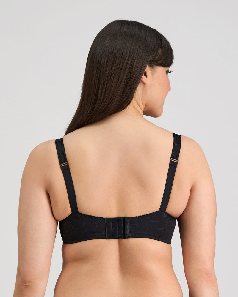 Model wears Profile Perfect Contour Bra in BLACK. On body back view