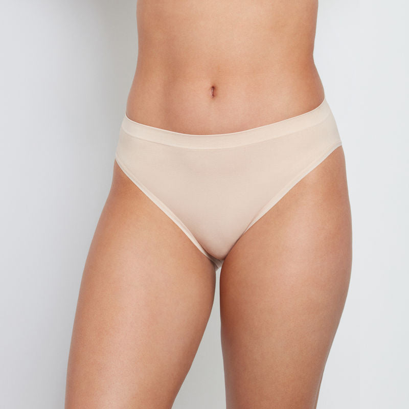 Model wears Seamless High Cut Brief in LATTE. On body front view