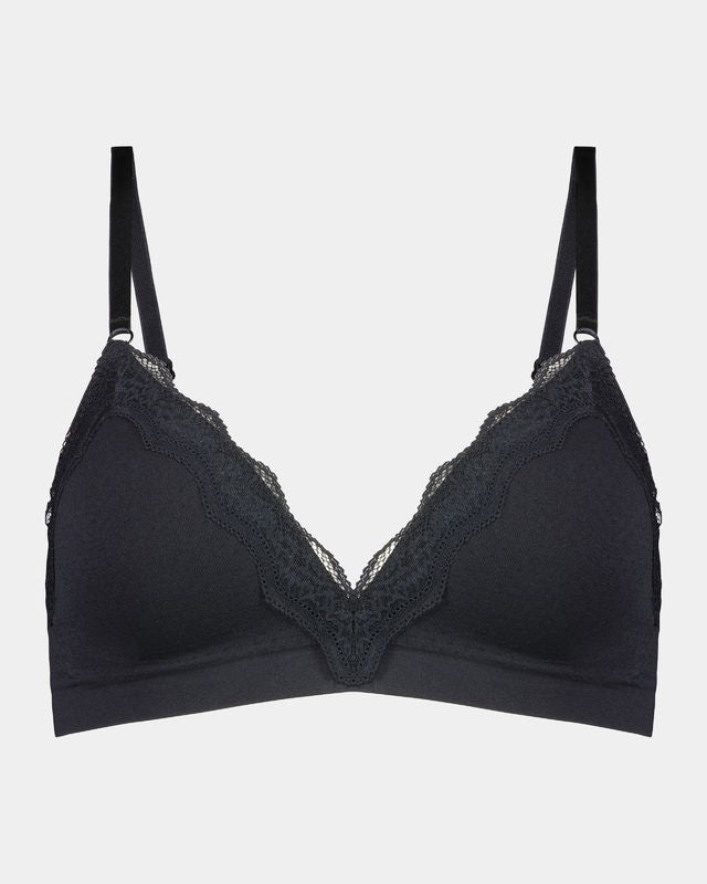 Nikki Wire Free Bra in BLACK. Flat lay front view