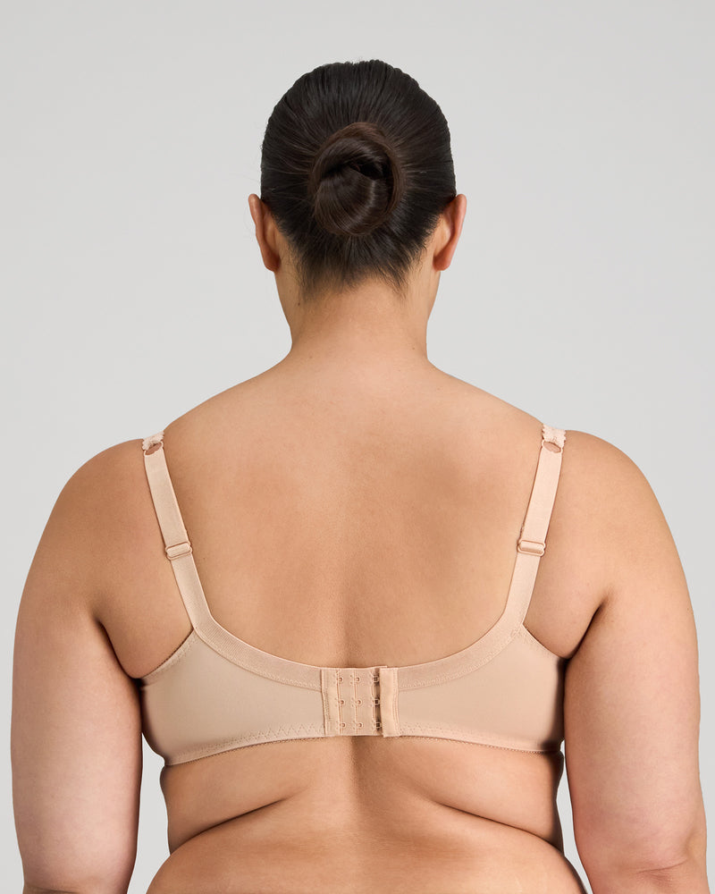 Model wears Coral Underwire Bra in LATTE. On body back view