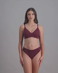 model-poses-in-figg-coloured-lingerie