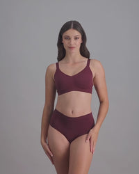model-poses-in-figg-coloured-lingerie