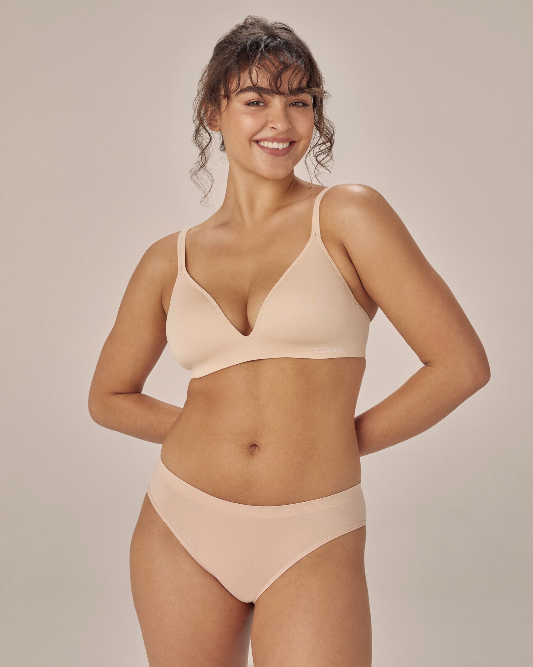 Lovable Sexy & Seamless Wirefree Contour Bra in Basic White